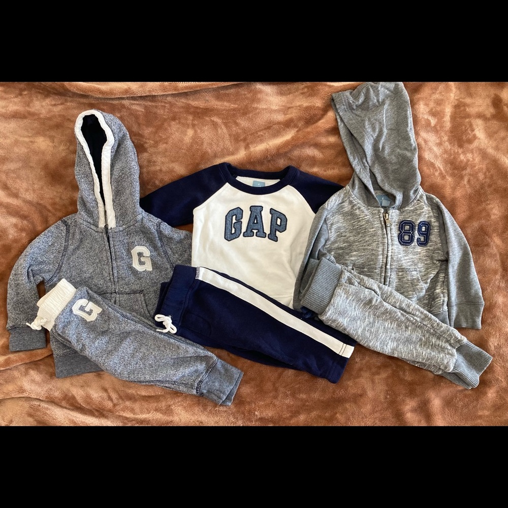 BabyGaP Bundle 3 2 piece matching sweat suit/jogger sets size 12-18 months